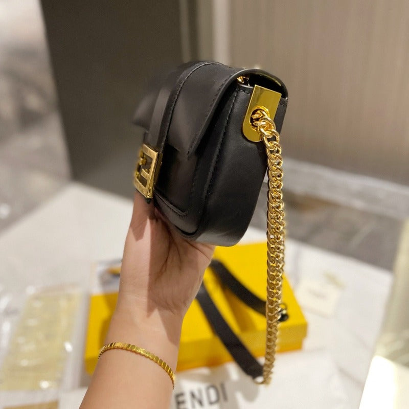 Baguette Mini Chain Shoulder Bag Black
