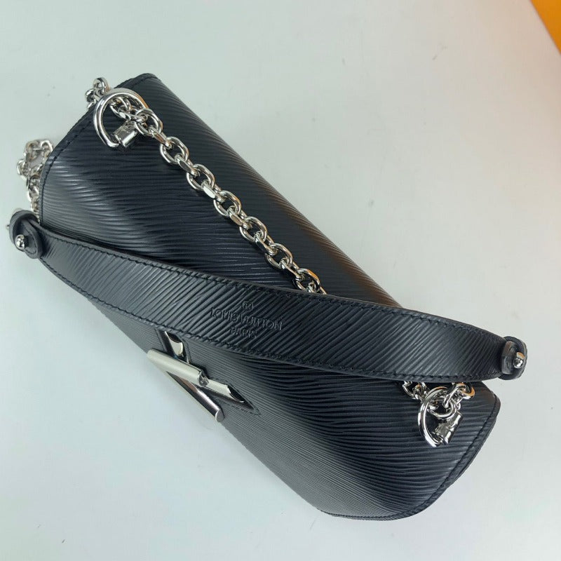 Twist Handbag With Chain Black