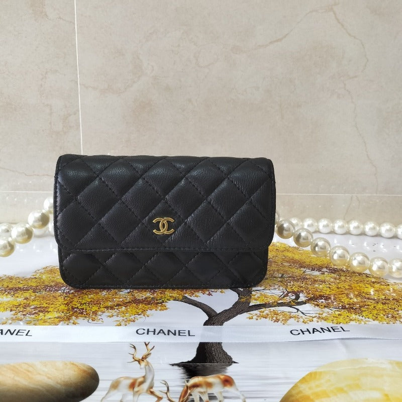Clutch With Maxi Pearls Chain Black