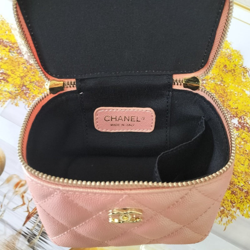Iridescent Caviar Quilted Pearl Mini Vanity Case With Chain Light Pink